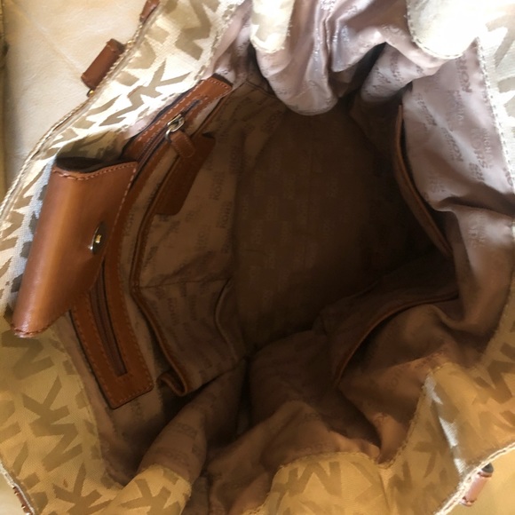 MICHAEL KORS PURSE - Picture 4 of 6